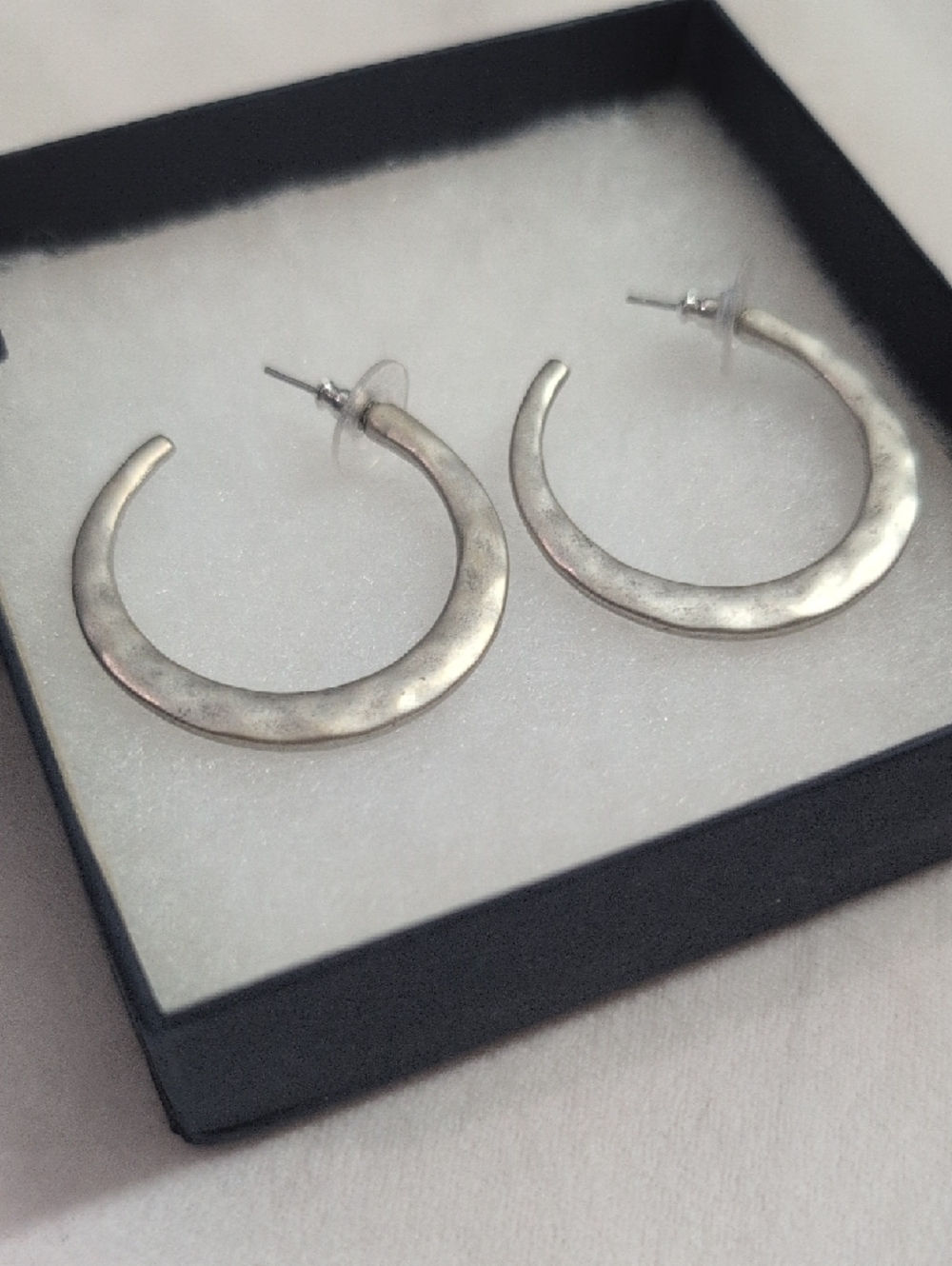 Premier Designs Hammered Silver Hoop Earrings - Picture 3 of 3